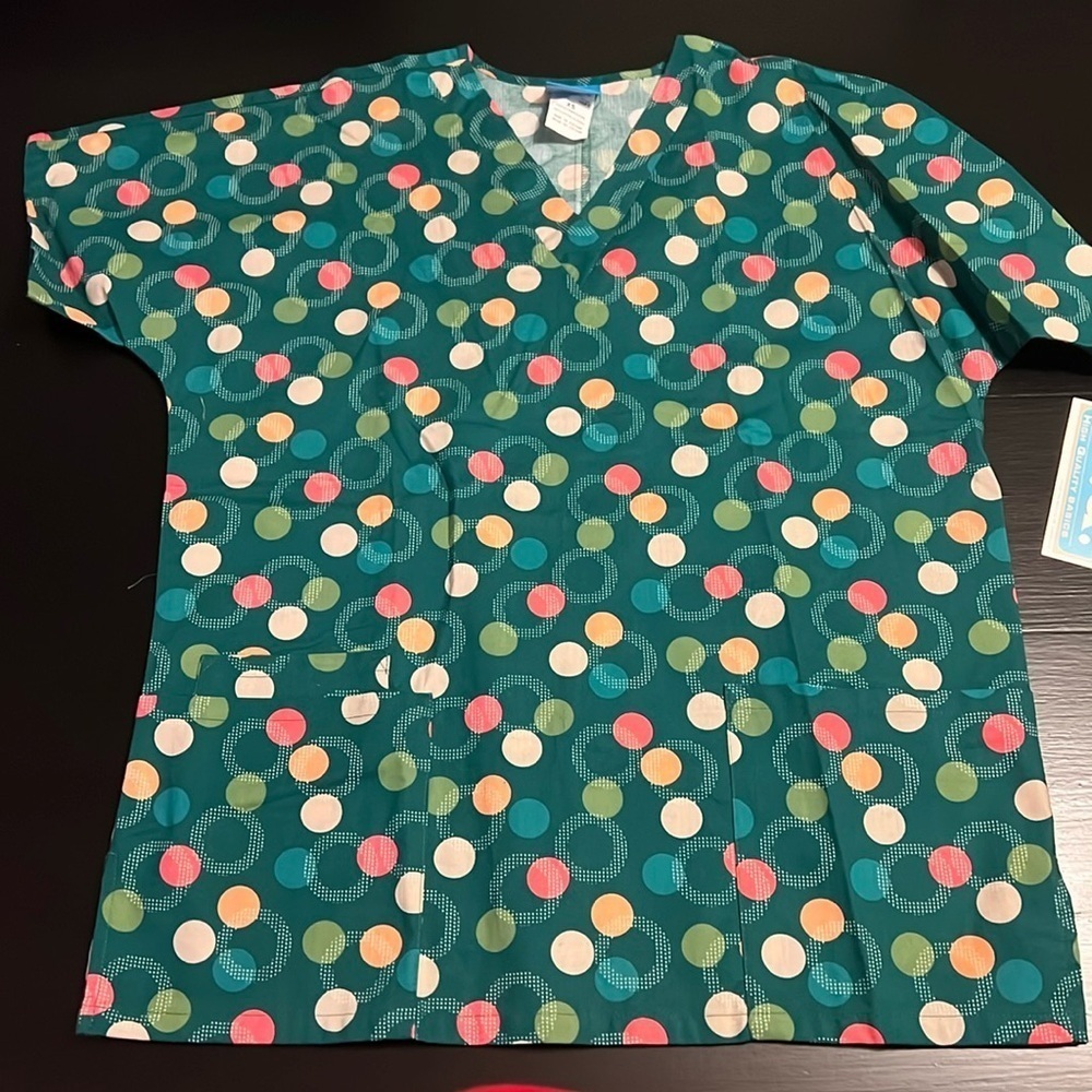 HQ scub top‎